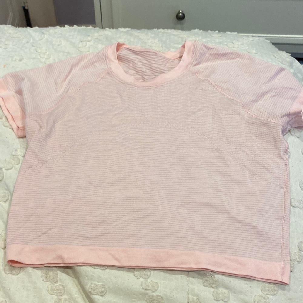 Lululemon cropped tee